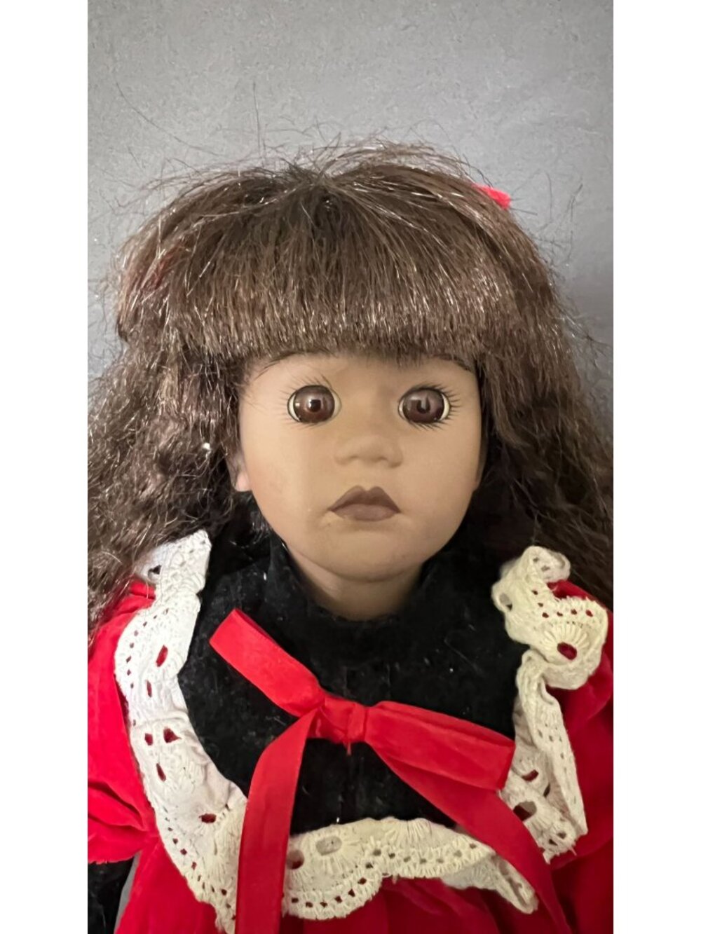 House Of Lloyd Whitney-Noel Christmas Around The World Porcelain Doll In Red Vel - Picture 7 of 8